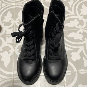 Combat style boots